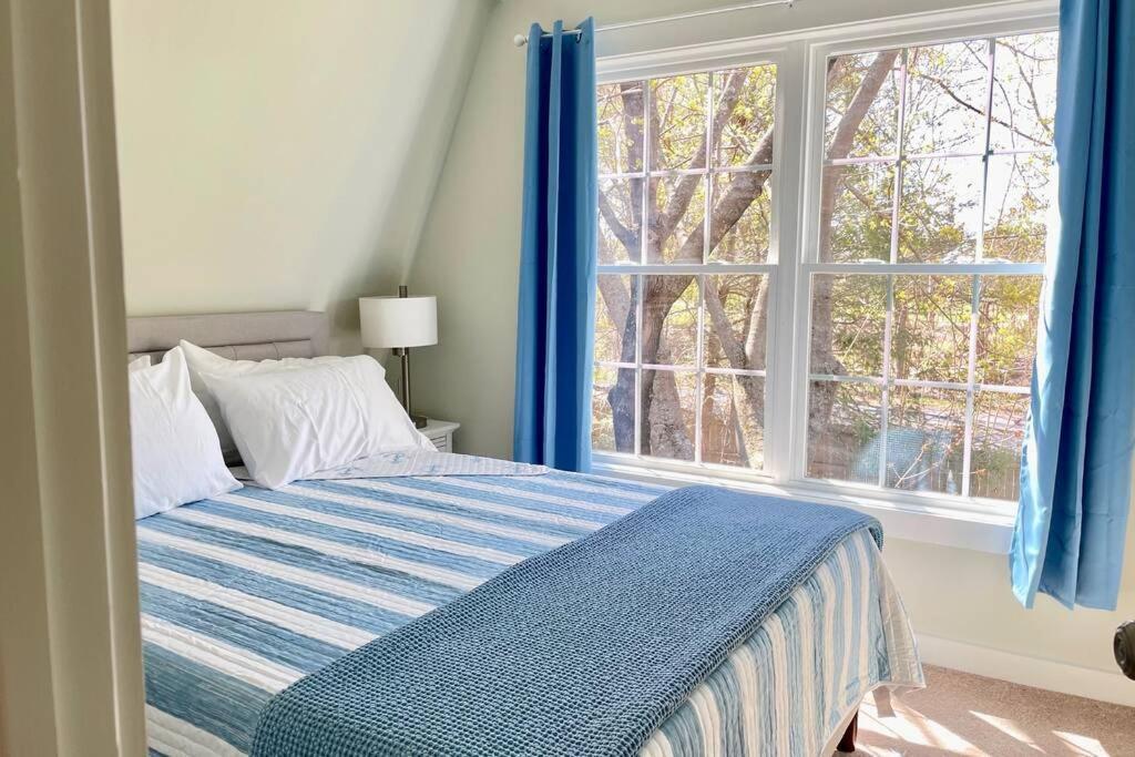 Newly Renovated Carriage House Near Town & Beaches Madison Exterior photo