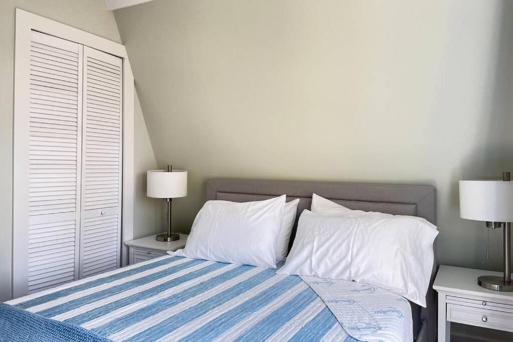Newly Renovated Carriage House Near Town & Beaches Madison Exterior photo